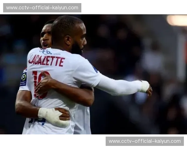 “拉卡泽特独家访谈：谈里昂队长职责与法甲进球纪录挑战”